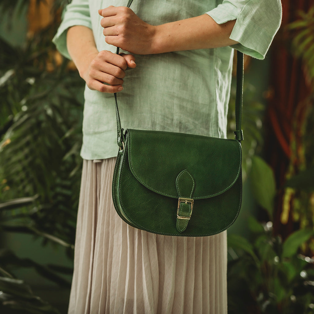 Unser Sortiment umfasst stilvolle und individuelle Handtaschen und Umhängetaschen sowie kleine Taschen.